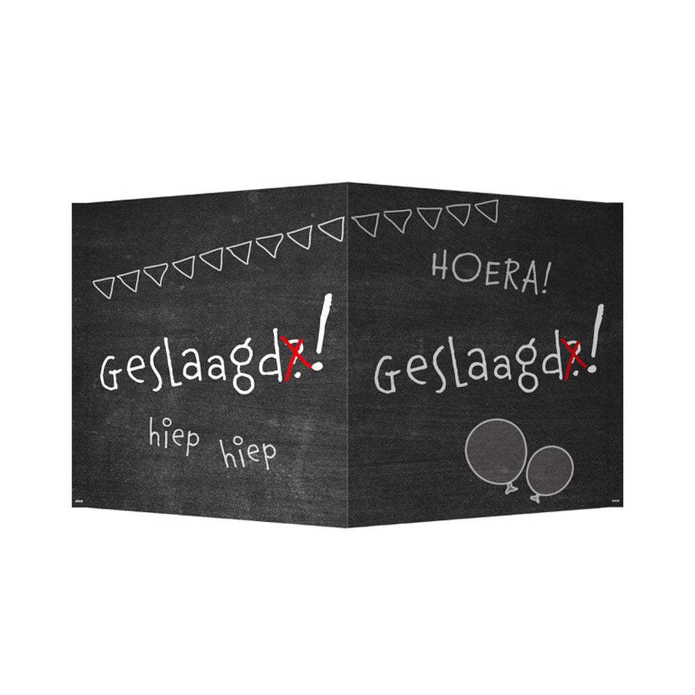 Raambord geslaagd krijtbord 100x60cm (plat). Steekt na bevestiging ongeveer 45cm uit. Voorzien van zelfklevende stroken voor bevestiging.